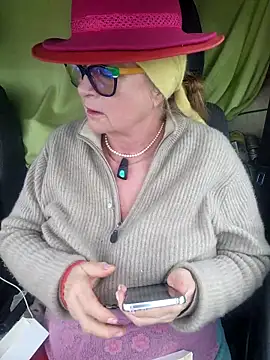 Hot-Muci Live XXX-Chat