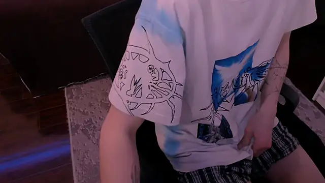 Show modela rennnuts na web-kameri