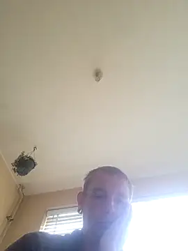 piercingpik 现场XXX聊天