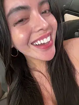 TS-SimplyTheBest: διαδικτυακό σόου στην κάμερα