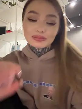 AriWild's Live XXX Chat