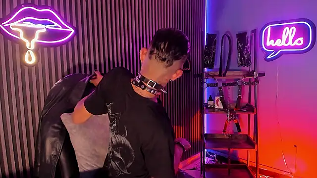 Maximoking26's Live XXX Chat