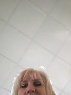 AliceStar333 élő XXX-chatje