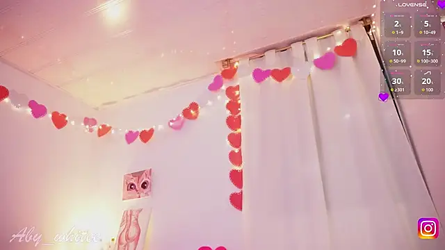 AbyWhitee 即時 XXX 聊天