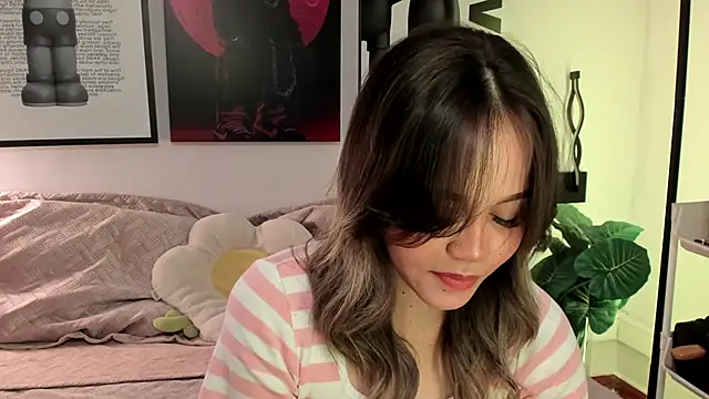 Chat +18 de Hey_lucy__ ao vivo