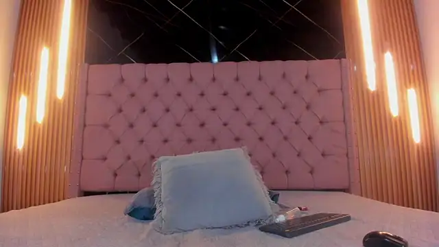 AinaPink élő XXX-chatje