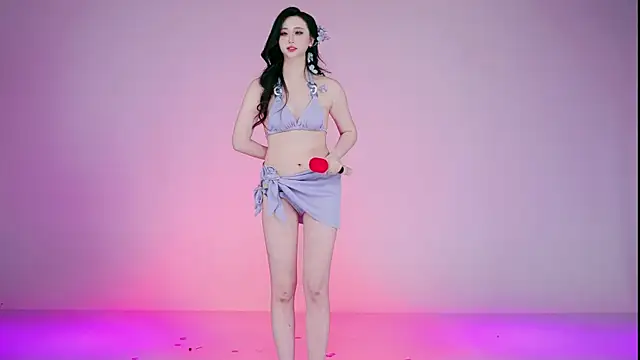 XG-002 élő XXX-chatje