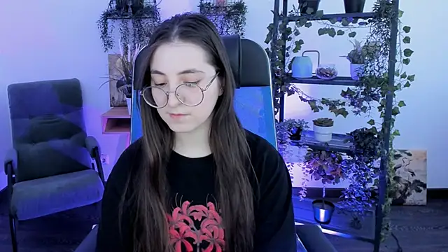 VirtuallVoyant's Live XXX Chat