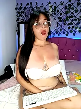 Sophie-Hot-'s Live XXX Chat