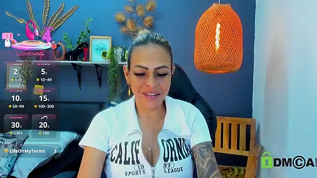 yessila_parkerのウェブカメラショー