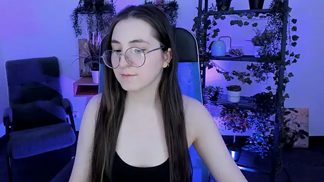 VirtuallVoyant Adlı Modelin Canlı XXX Sohbeti