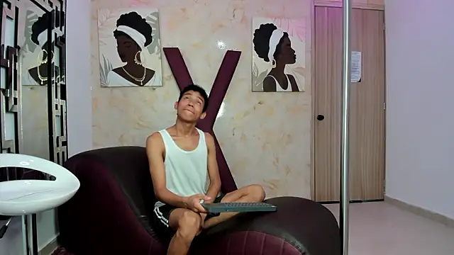 Chat XXX en directo de SKINNY_BOYXXX