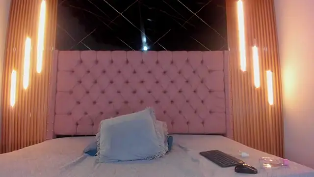 Chat +18 de AinaPink ao vivo