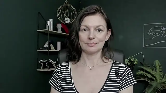 VivianWILD Adlı Modelin Canlı XXX Sohbeti