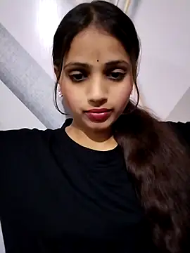 Naina11100のライブXXXチャット