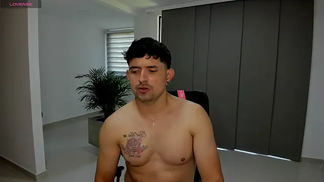 TroyeSavage 라이브 XXX 채팅