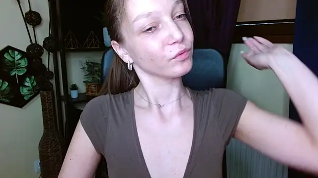 EmillyPlay: онлайн-секс-чат