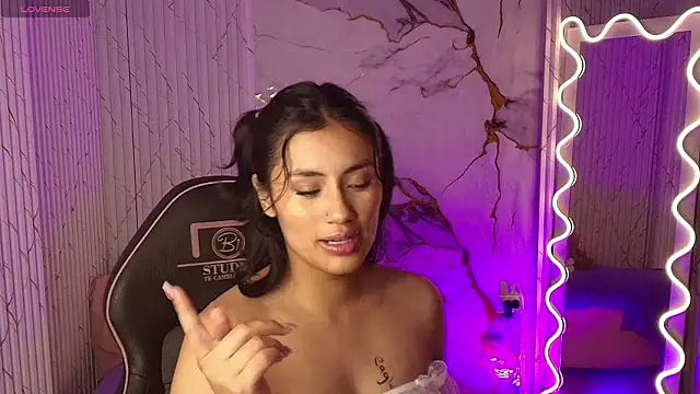 PEACHY_TAY's Live XXX Chat