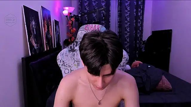 FoxicfuのライブXXXチャット