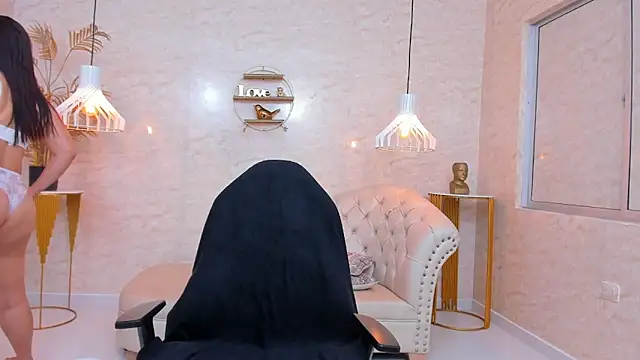 Mia_Curvyy Live XXX-chat