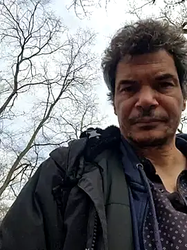 twitshe: διαδικτυακό σόου στην κάμερα