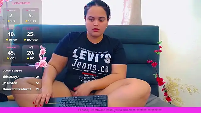 XXX chat uživo modela brunnette_hot