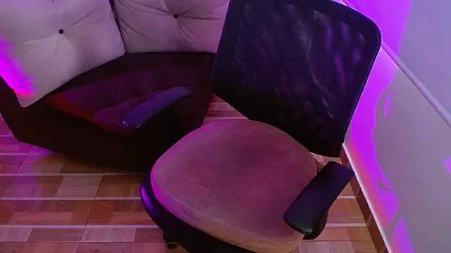 milfrousse's Live XXX Chat