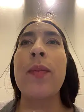 Holly_Play 即時 XXX 聊天