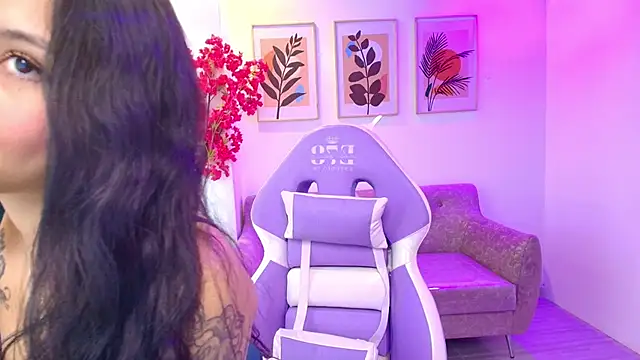 Maddie_T18's Live XXX Chat