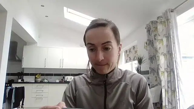 SportyBella_91のライブXXXチャット