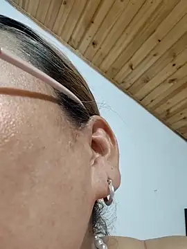 AlexxiaaMat 即時 XXX 聊天