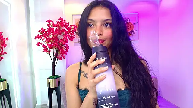 Maddie_T18 即時 XXX 聊天