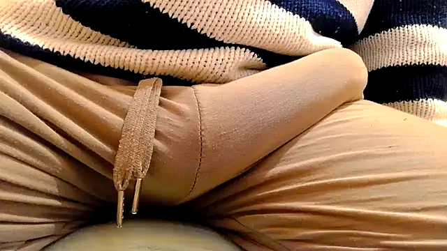 gae89tano: διαδικτυακό σόου στην κάμερα