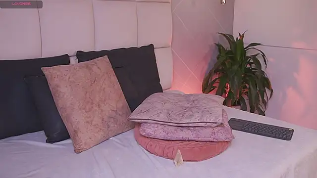 SaraMonroe1のウェブカメラショー