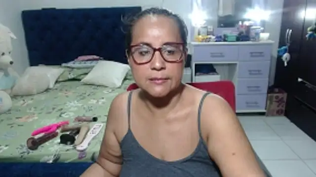 Онлайн чат XXX pervert_mommy_