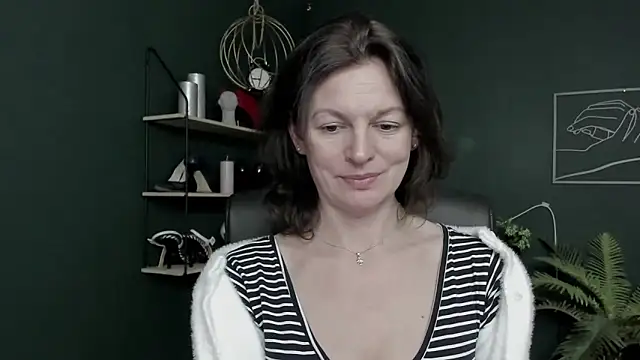 VivianWILD live XXX chat