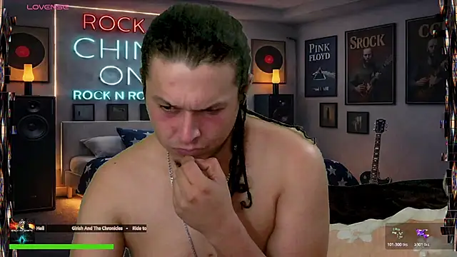 chino_roz: διαδικτυακό σόου στην κάμερα