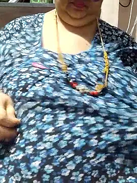 tamilthanushri Chat XXX in diretta