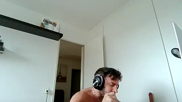 alpha-hunk's Live XXX Chat