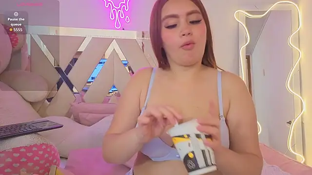 Chatroom XXX en direct de SABRIINA_TAY