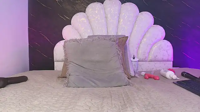 _MiaBrown_: онлайн-секс-чат