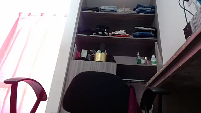 nicolle_milf1978 Adlı Modelin Canlı XXX Sohbeti