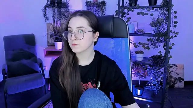 VirtuallVoyantのライブXXXチャット