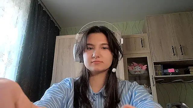 Show modela MiryDeni na web-kameri