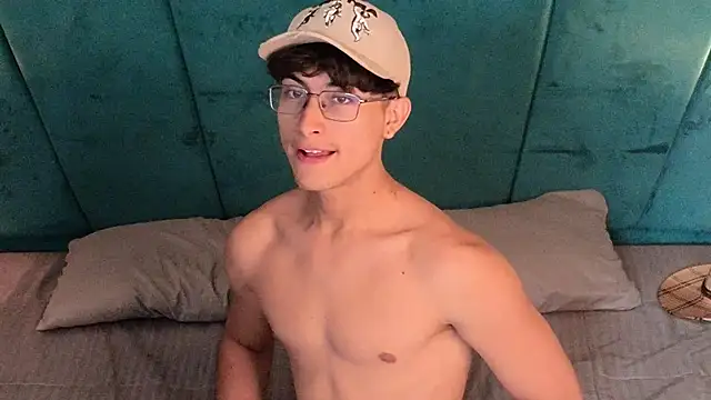 Aaron_Eze élő XXX-chatje