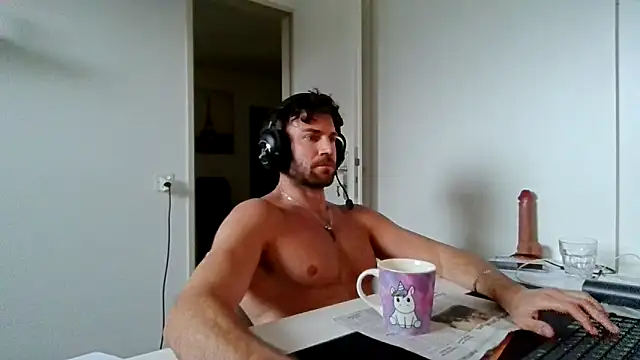 alpha-hunk live XXX chat