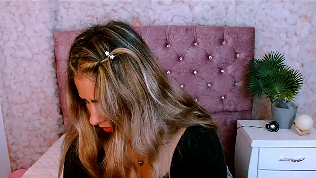 Sofiazaf_ Adlı Modelin Canlı XXX Sohbeti