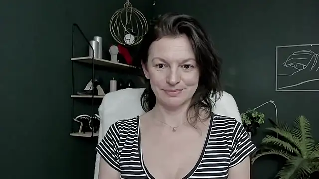 دردشة VivianWILD الجنسية المباشرة