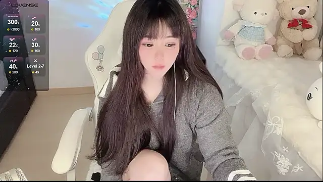 yuii-7 Chat XXX in diretta