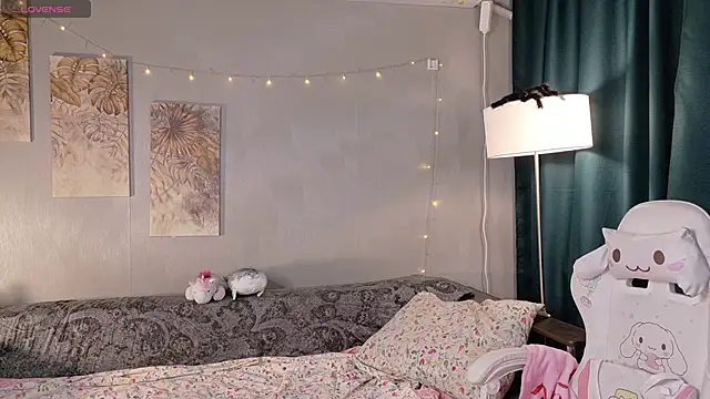 KikiMoor Pertunjukan Webcam